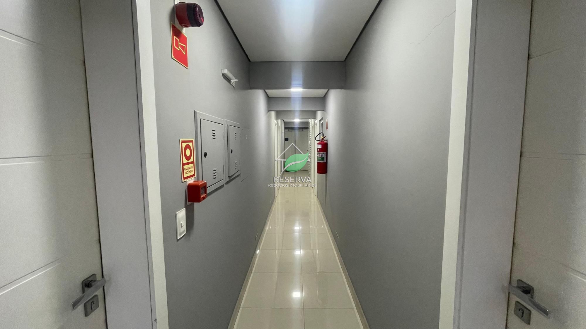 Sala Comercial de 74 m² para Locação — Edifício Novo Iguaçu