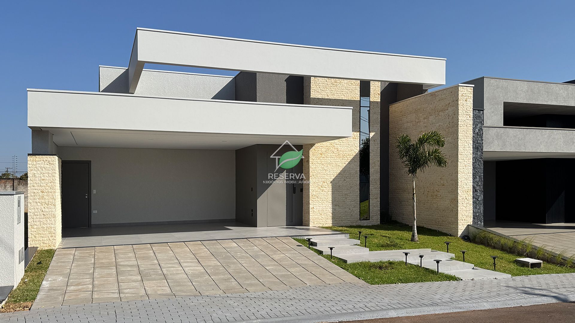 Casa Elegante de Alto Padrão à Venda no Condomínio Safira - Foz do Iguaçu