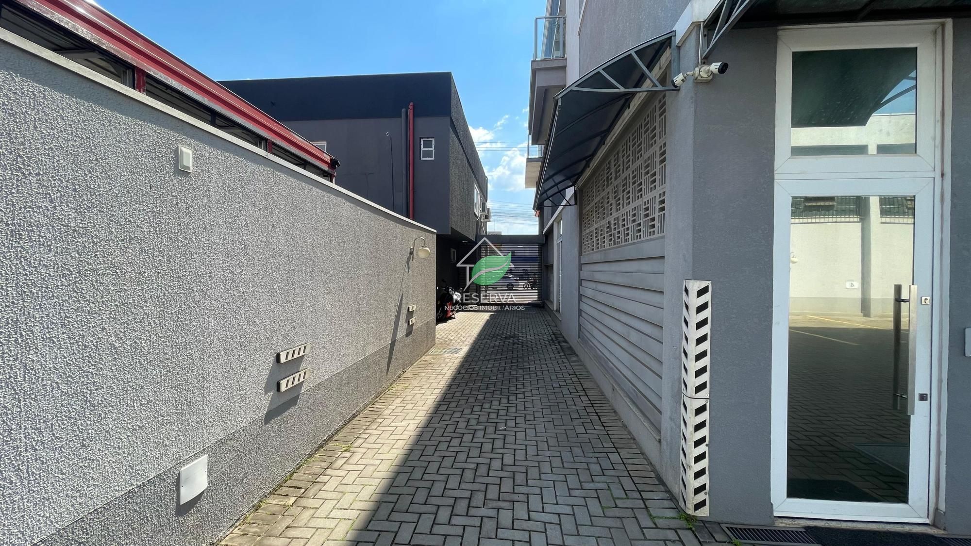 Sala Comercial de 74 m² para Locação — Edifício Novo Iguaçu
