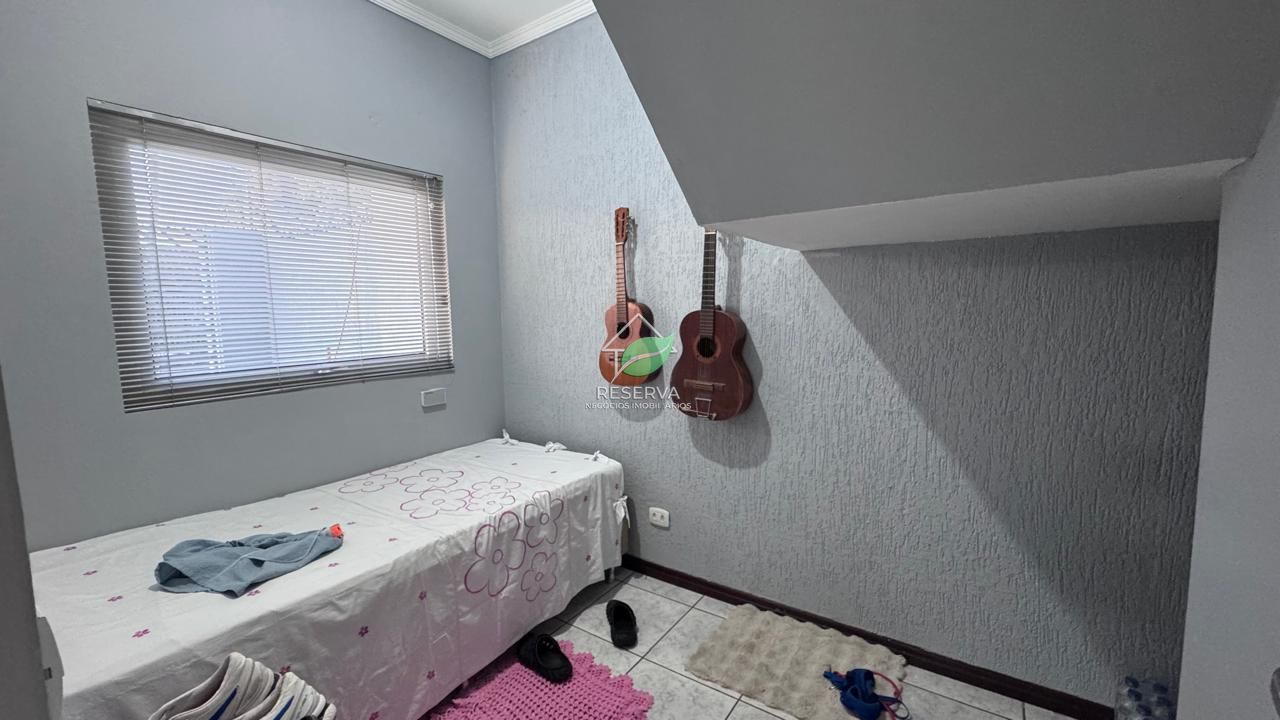 Sobrado amplo e completo no Jardim Lancaster I – R$ 900.000,00