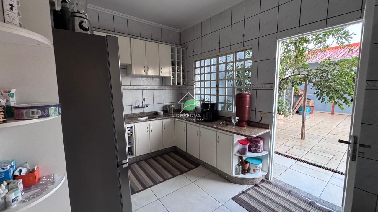 Sobrado amplo e completo no Jardim Lancaster I – R$ 900.000,00