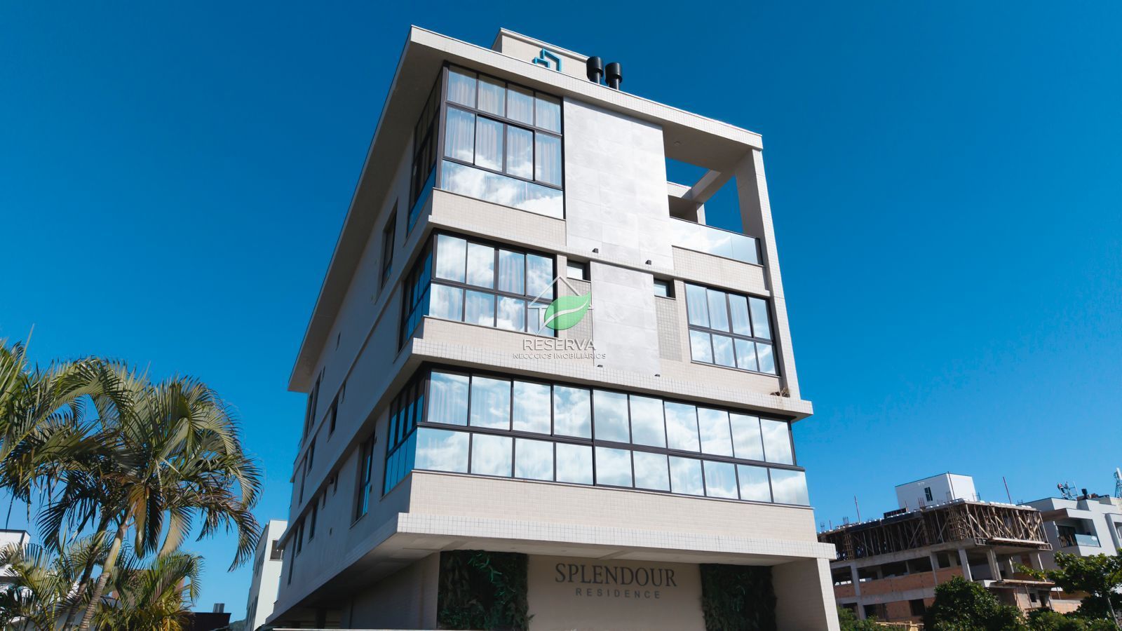 Sua Cobertura dos Sonhos em Mariscal – A Apenas 250Metros do Mar!