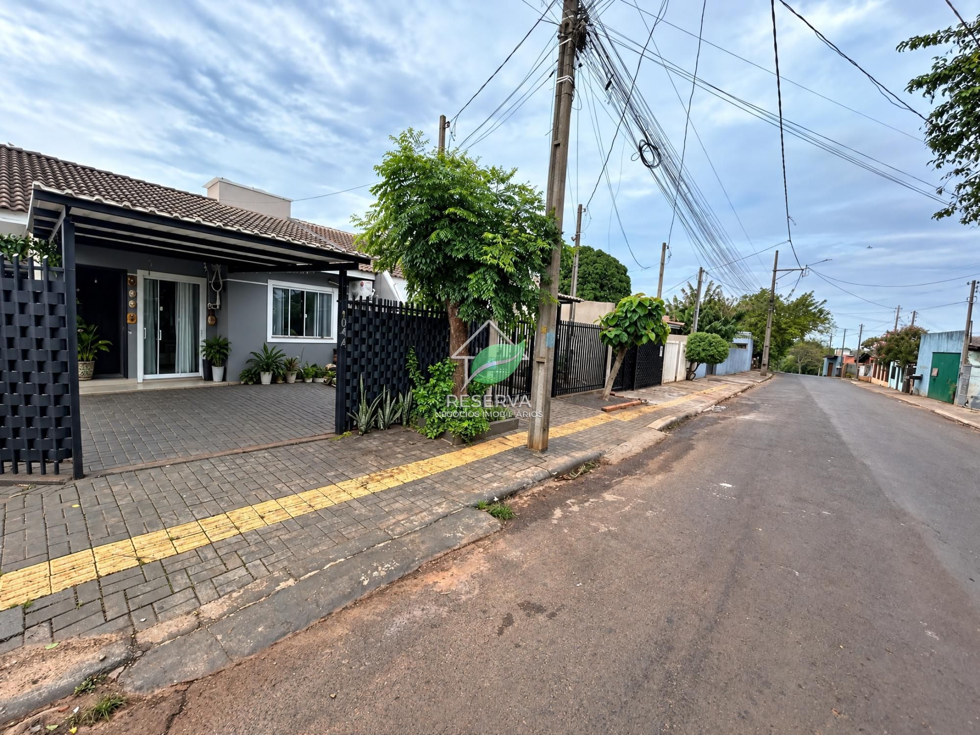 CASA DE ESQUINA PARA ALUGUEL — MORUMBI 3**