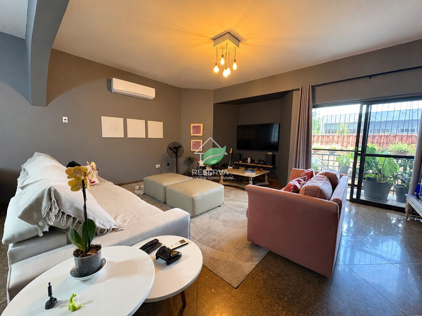 APARTAMENTO AMPLO NO CENTRO DE FOZ DO IGUAÇU — 206 M² PRIVATIVOS