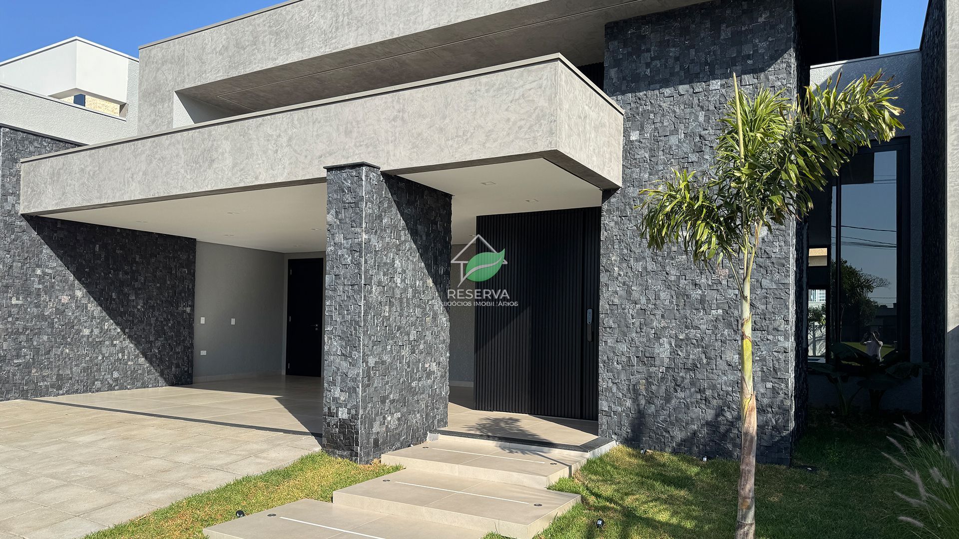 Casa Luxuosa à Venda no Condomínio Safira - Foz do Iguaçu