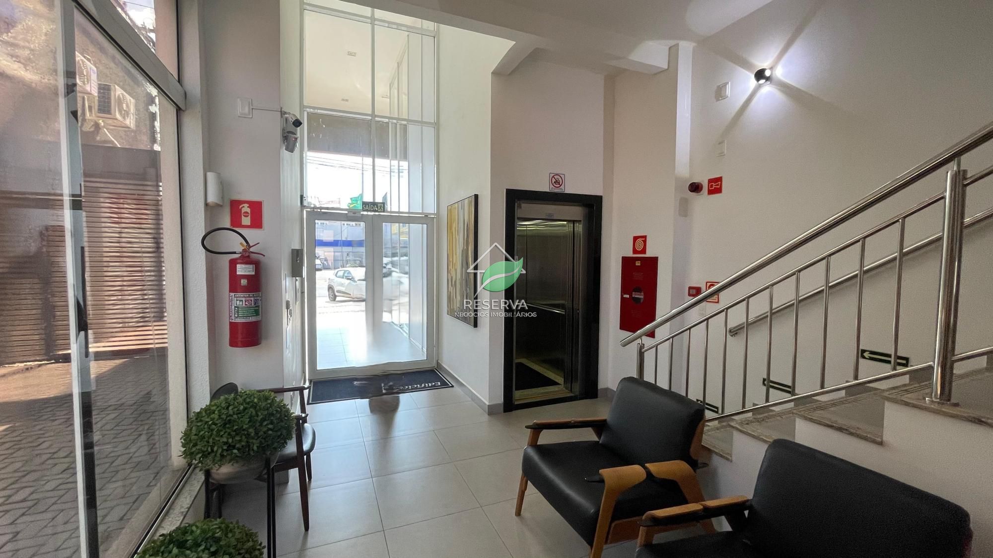 Sala Comercial de 74 m² para Locação — Edifício Novo Iguaçu