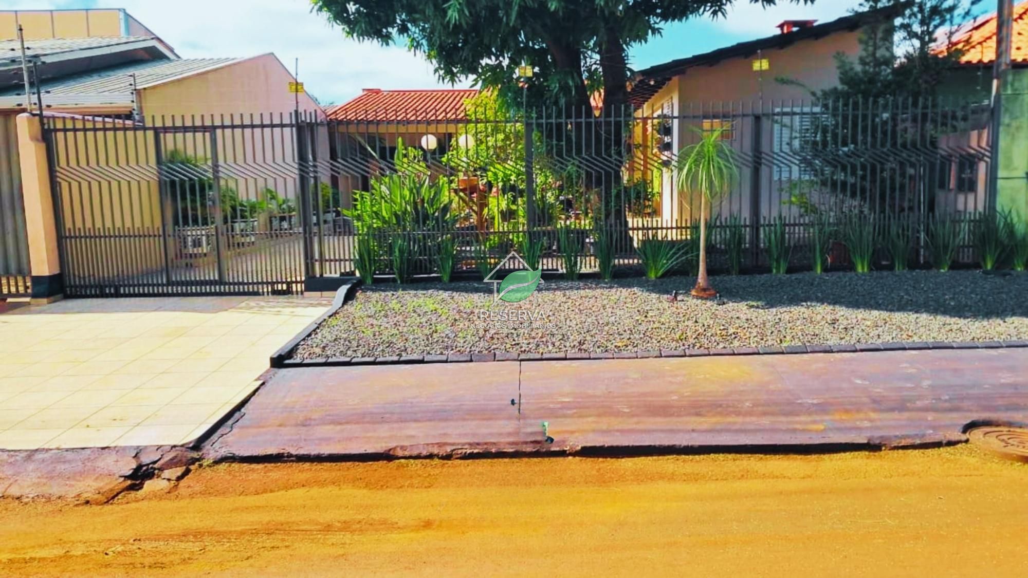 Casa à Venda | 170 m² Construídos em Terreno de 300 m²