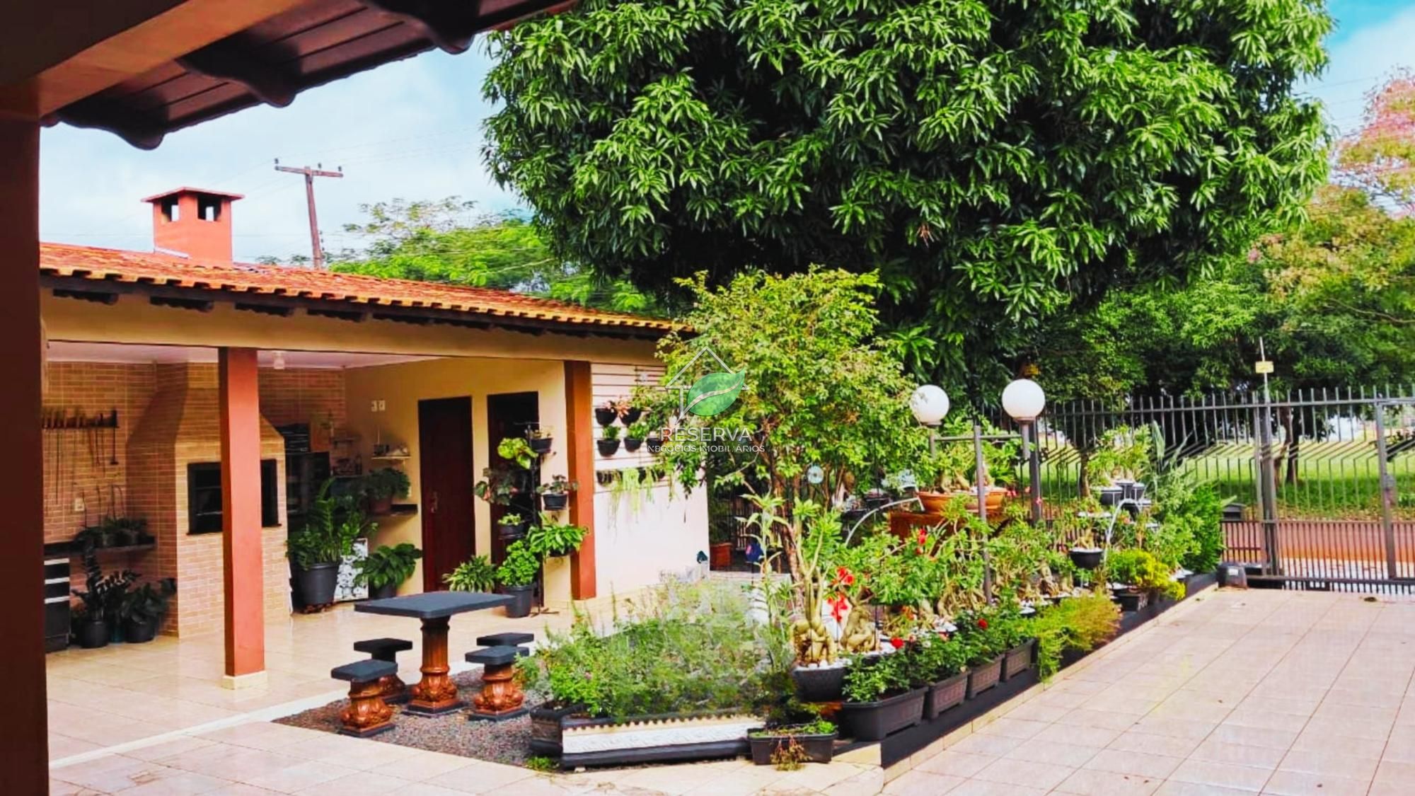 Casa à Venda | 170 m² Construídos em Terreno de 300 m²