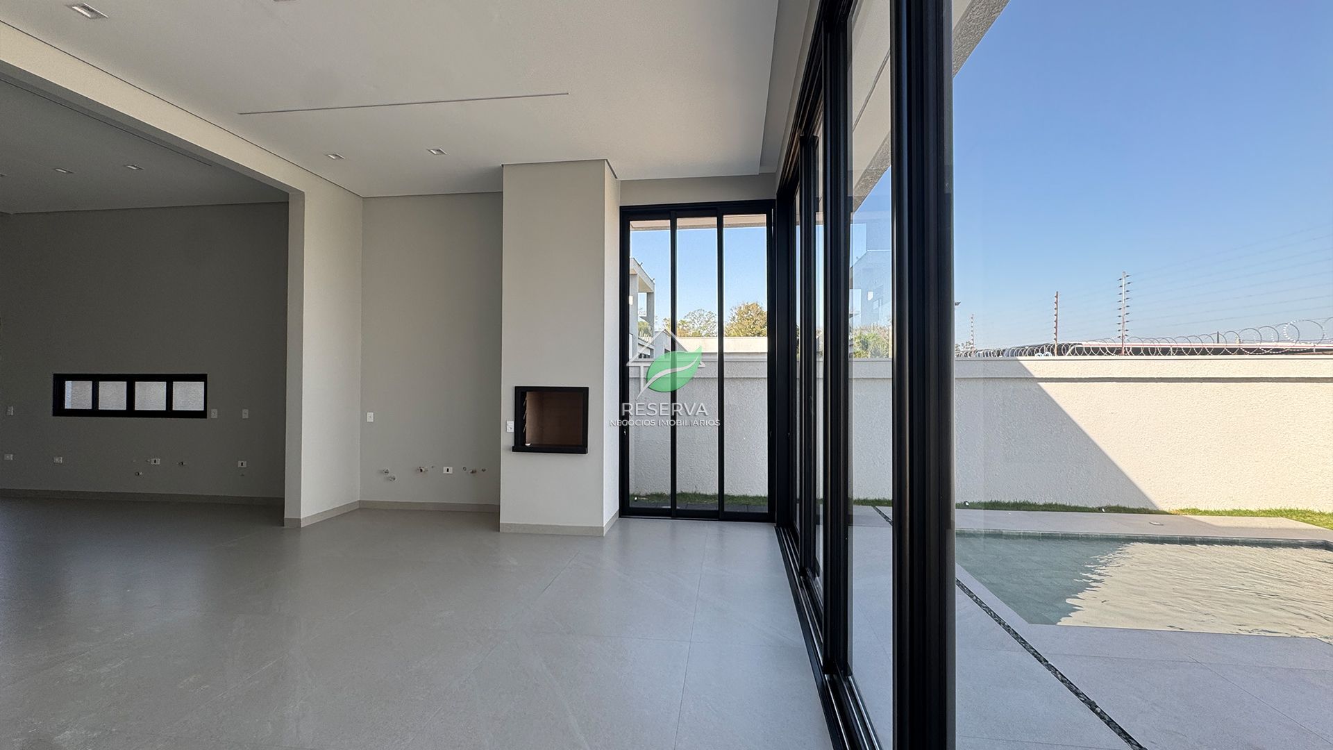 Casa Elegante de Alto Padrão à Venda no Condomínio Safira - Foz do Iguaçu