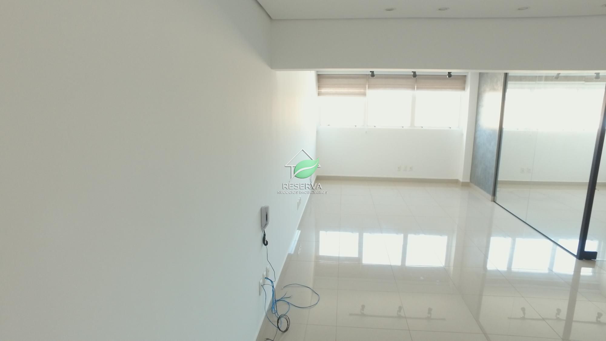 Sala Comercial de 74 m² para Locação — Edifício Novo Iguaçu