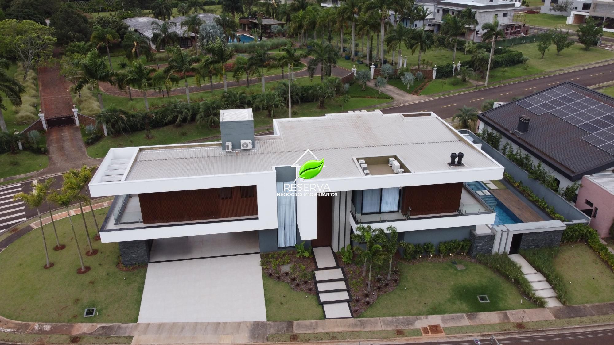 # CASA DE ALTO PADRÃO NO ROYAL FALLS RESIDENCE & RESORT