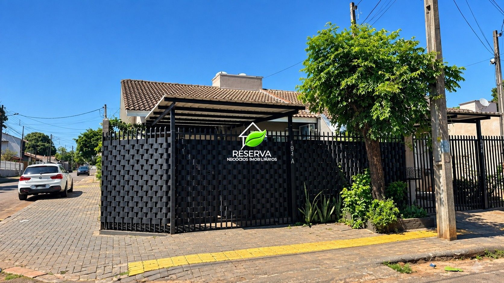 CASA DE ESQUINA PARA ALUGUEL — MORUMBI 3**