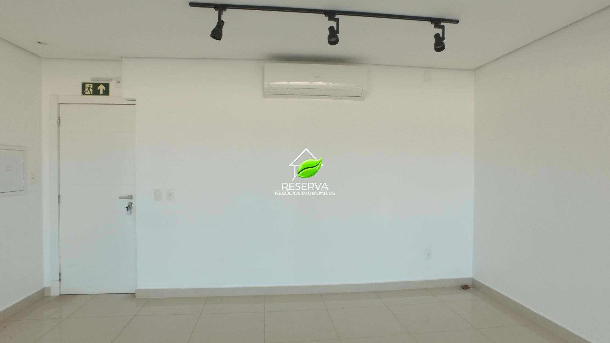 Sala Comercial de 74 m² para Locação — Edifício Novo Iguaçu