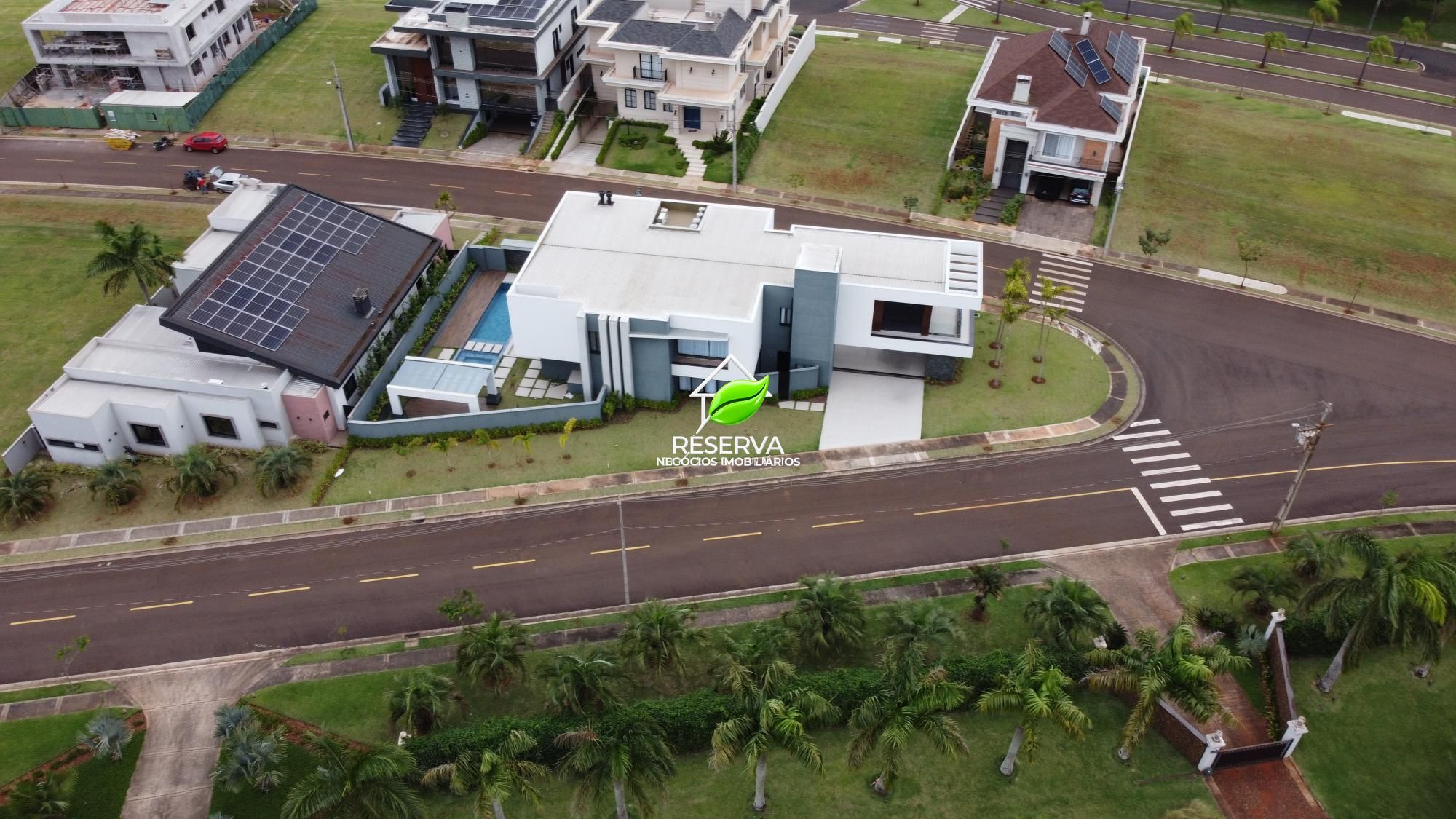 # CASA DE ALTO PADRÃO NO ROYAL FALLS RESIDENCE & RESORT