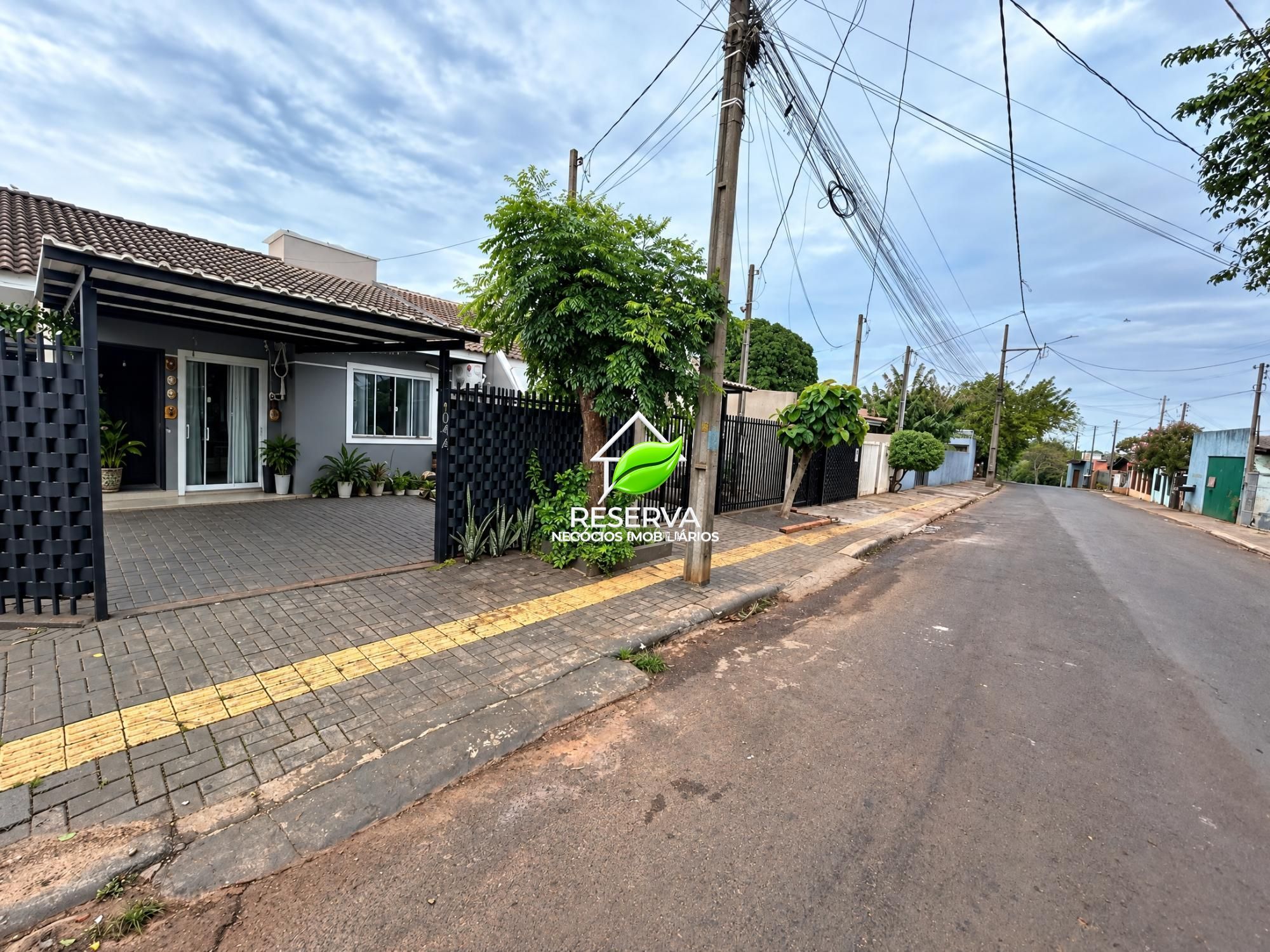 CASA DE ESQUINA PARA ALUGUEL — MORUMBI 3**