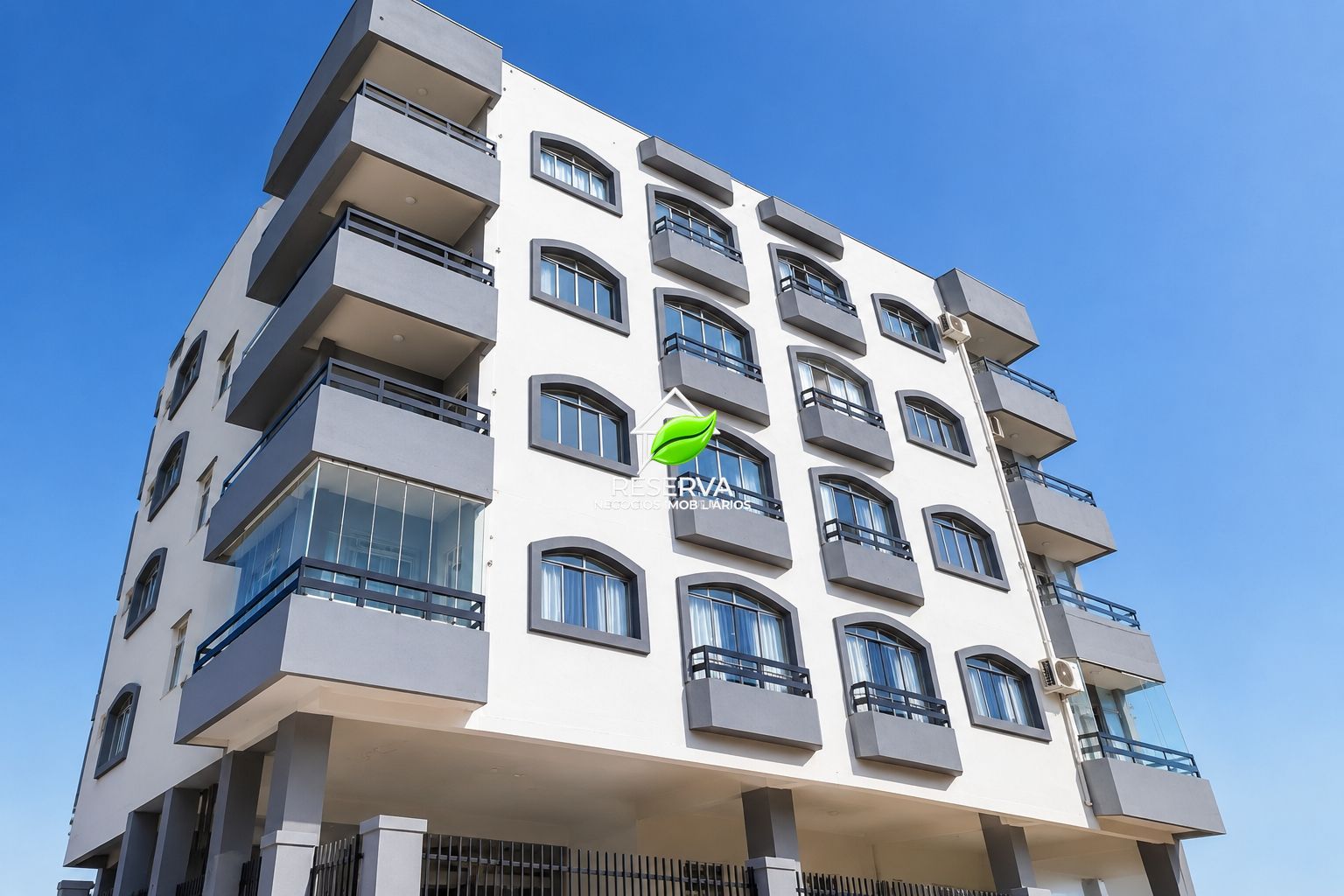 APARTAMENTO MOBILIADO PARA LOCAÇÃO NO CENTRO DE FOZ – EDIFÍCIO FENÍCIA