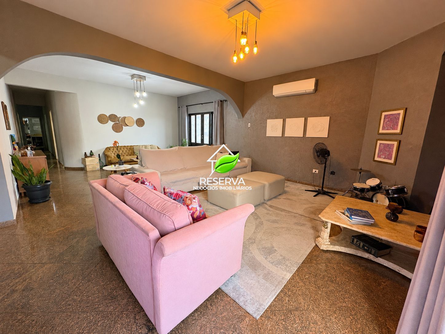 APARTAMENTO AMPLO NO CENTRO DE FOZ DO IGUAÇU — 206 M² PRIVATIVOS