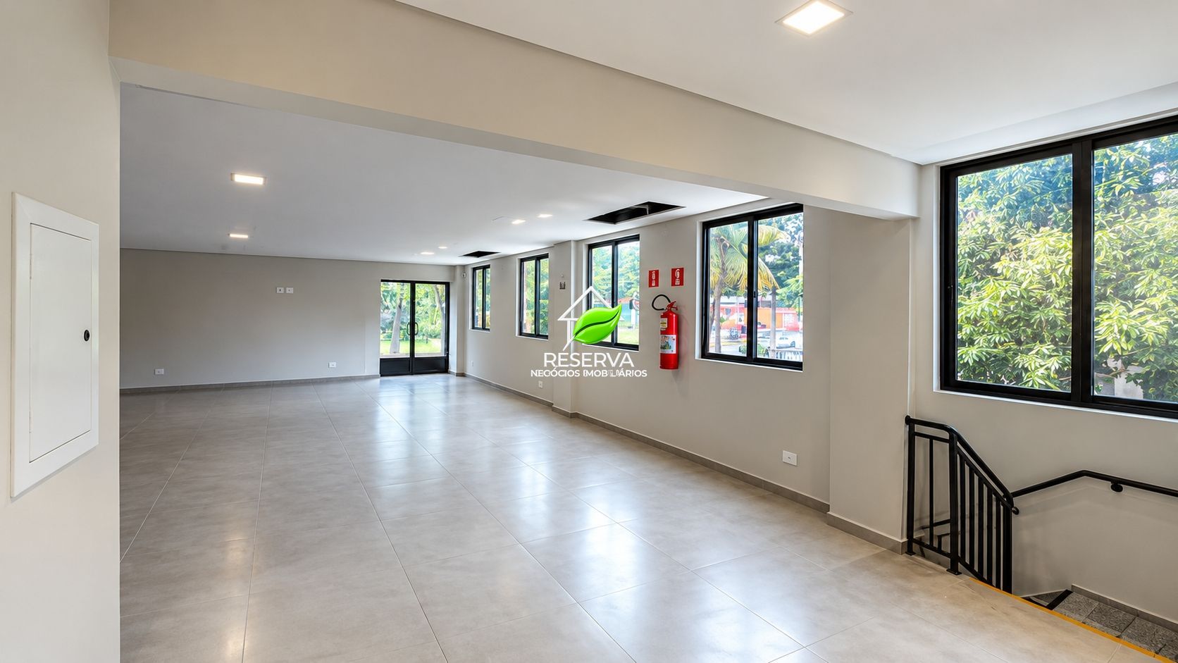 STUDIO SEMI-MOBILIADO PARA LOCAÇÃO – EDIFÍCIO FERRARA | CENTRO DE FOZ DO IGUAÇU