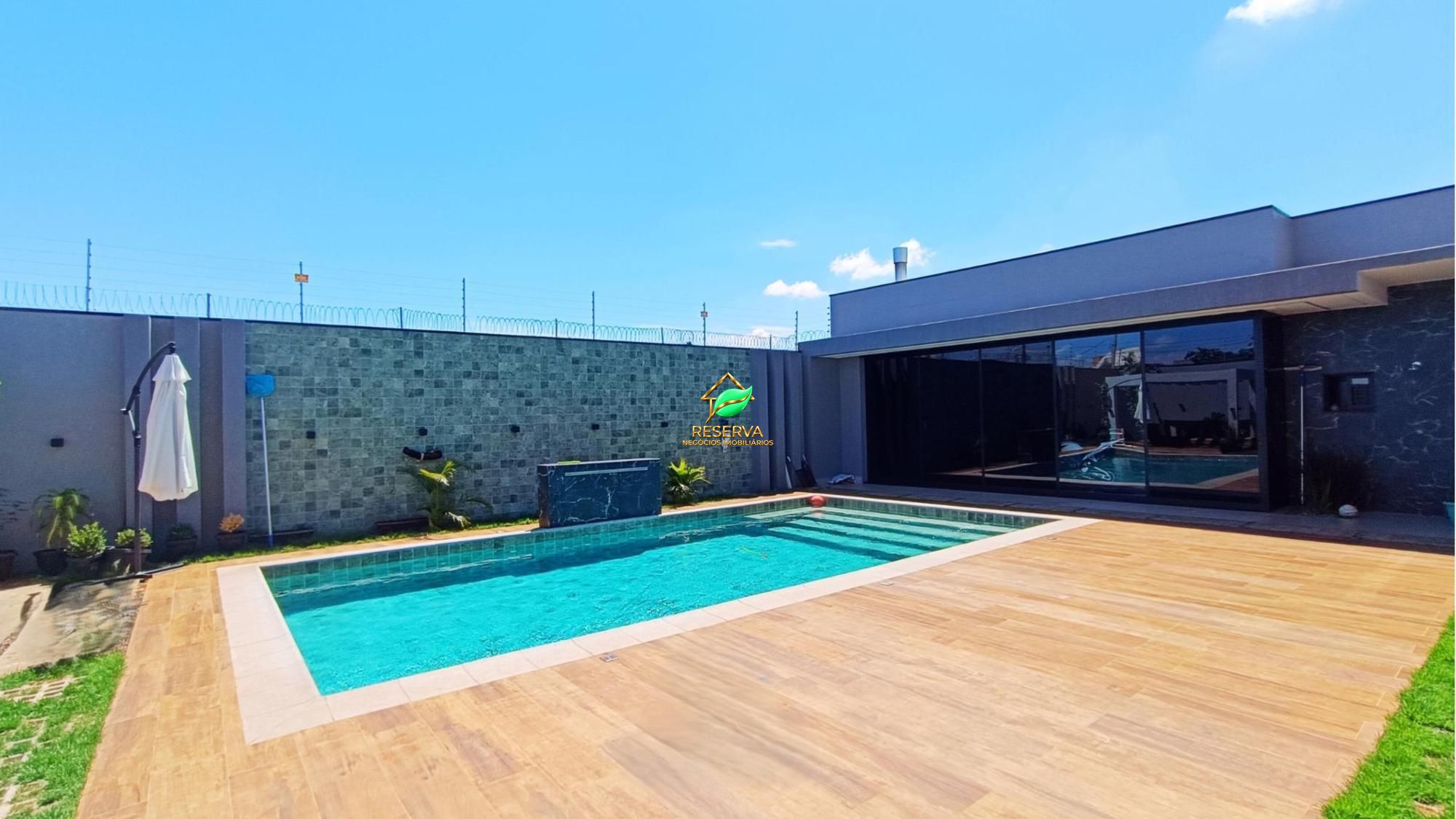 SOBRADO DE ALTO PADRÃO À VENDA NO JARDIM YPÊ IV – FOZ DO IGUAÇU/PR