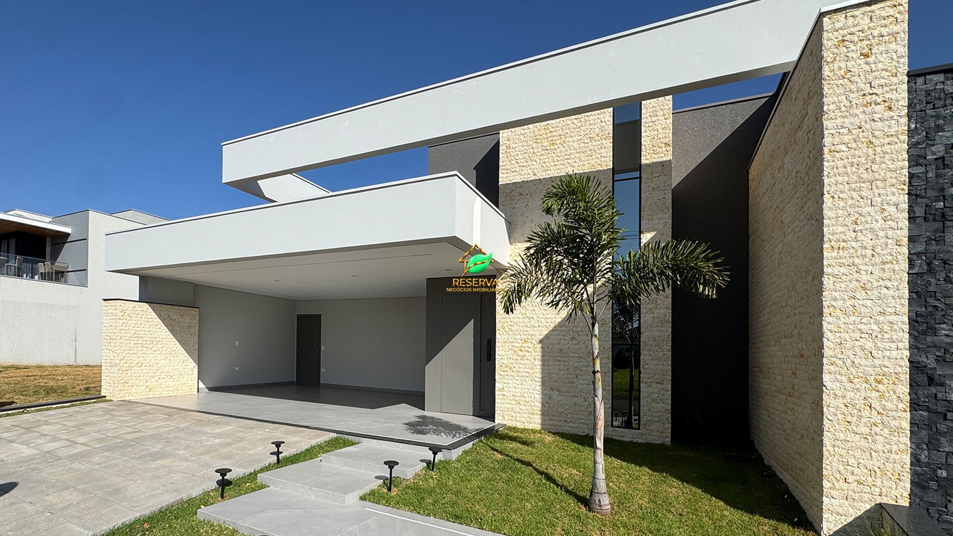 Casa Elegante de Alto Padrão à Venda no Condomínio Safira - Foz do Iguaçu