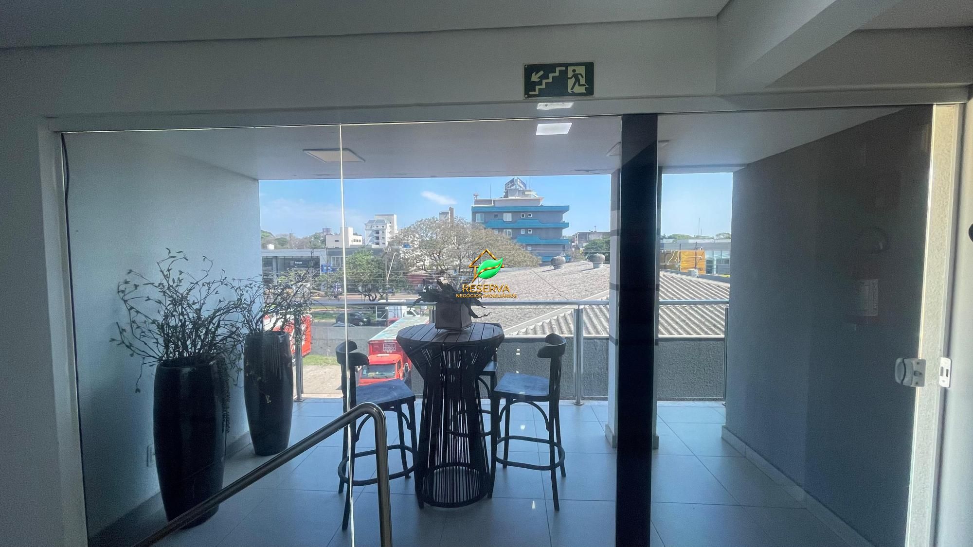 Sala Comercial de 74 m² para Locação — Edifício Novo Iguaçu