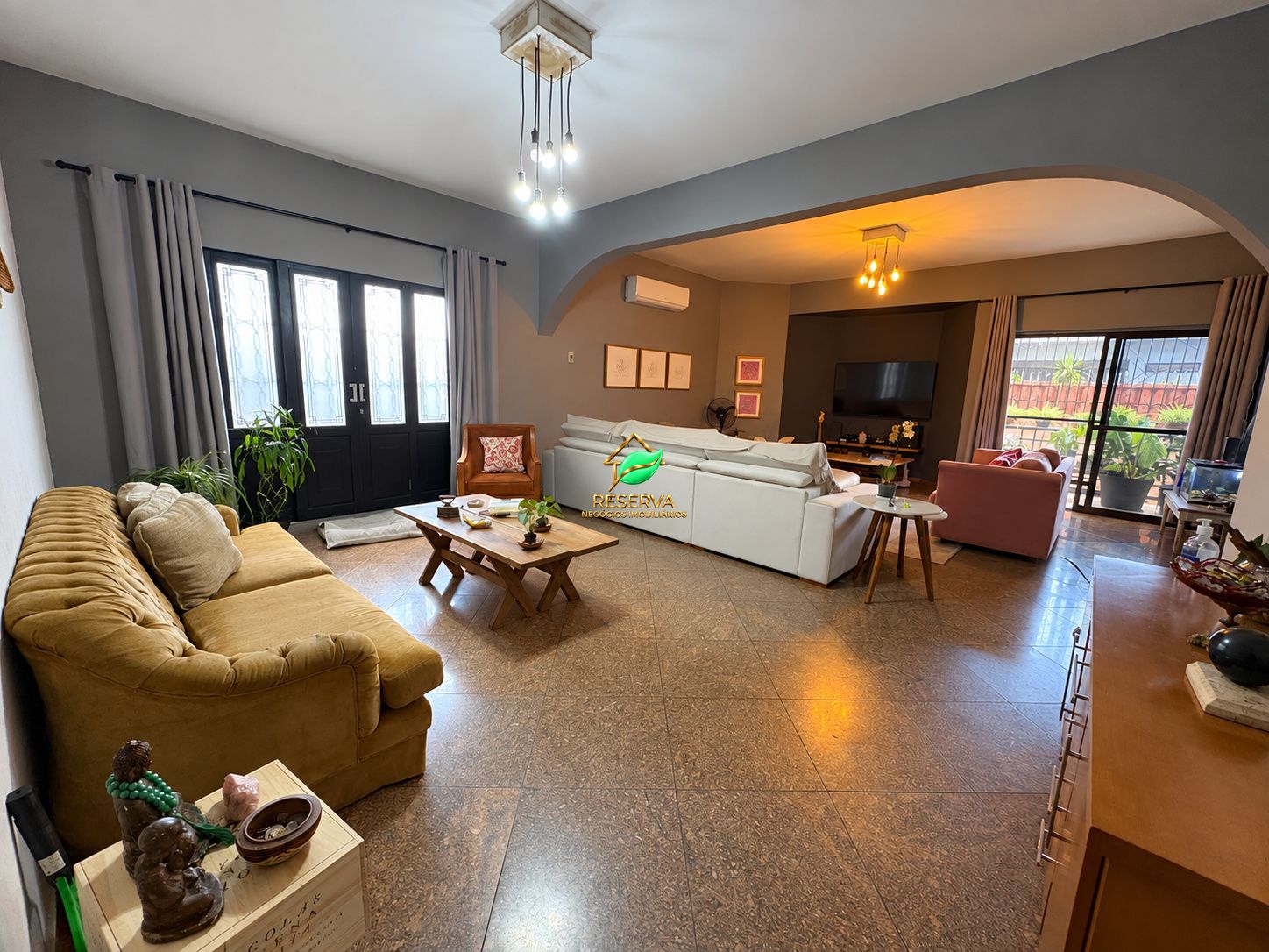 APARTAMENTO AMPLO NO CENTRO DE FOZ DO IGUAÇU — 206 M² PRIVATIVOS