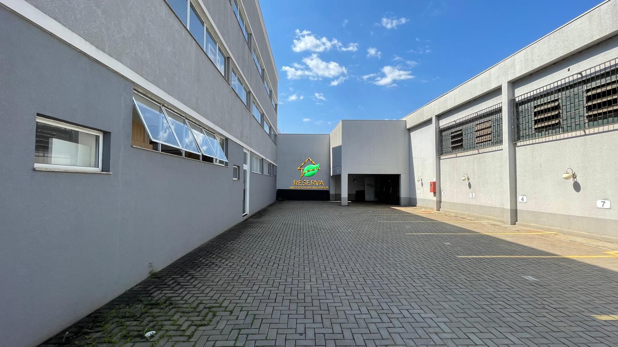 Sala Comercial de 74 m² para Locação — Edifício Novo Iguaçu