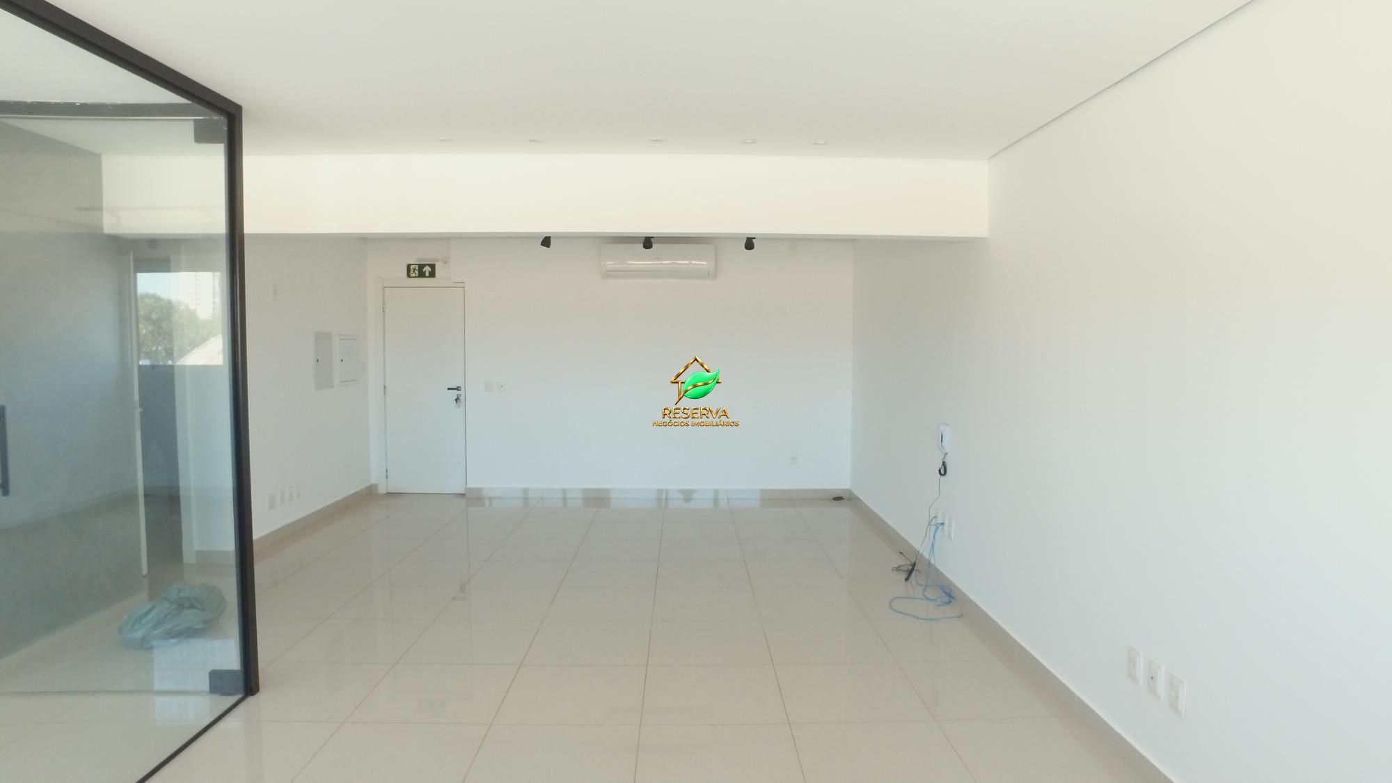 Sala Comercial de 74 m² para Locação — Edifício Novo Iguaçu