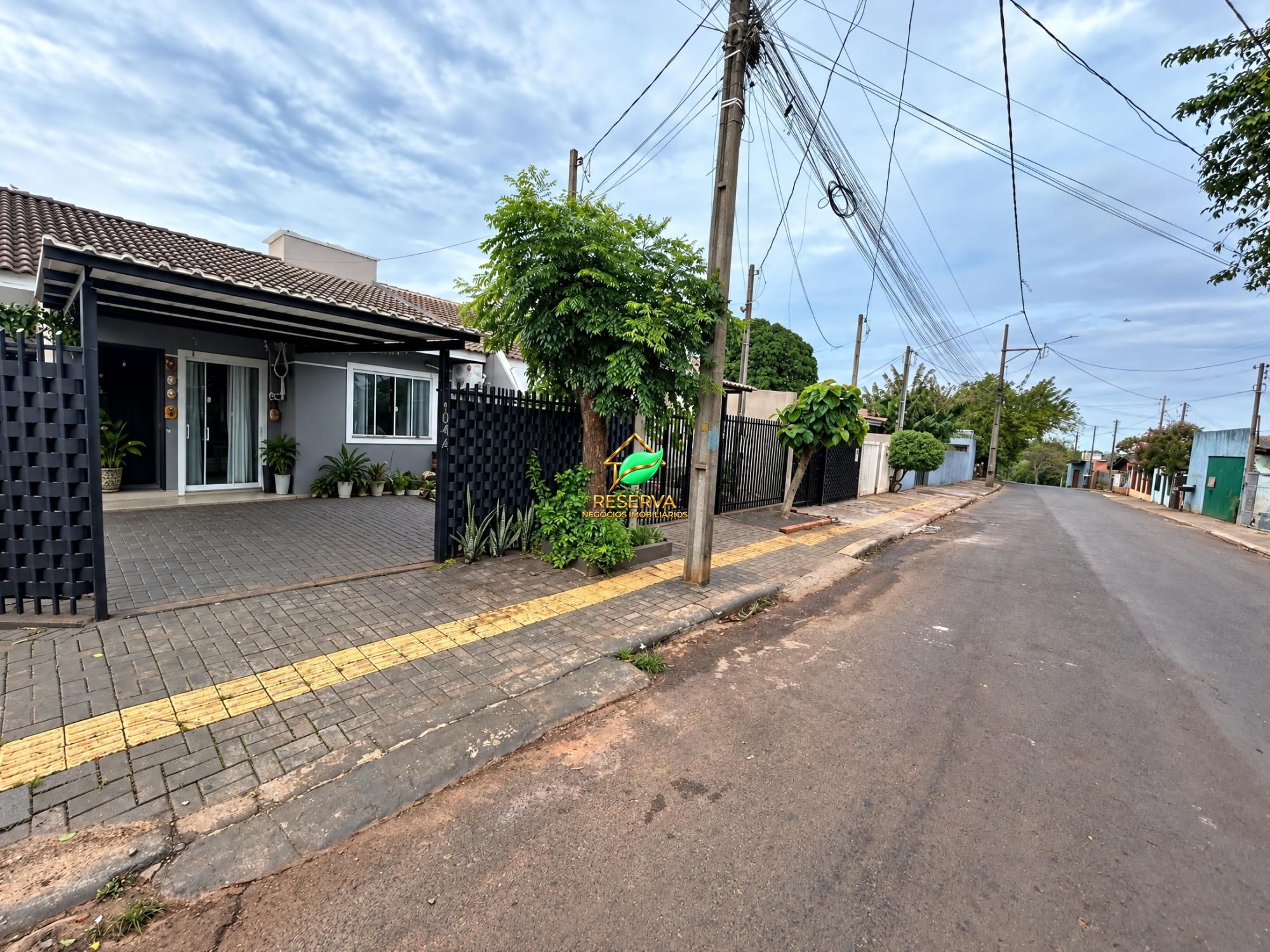 CASA DE ESQUINA PARA ALUGUEL — MORUMBI 3**