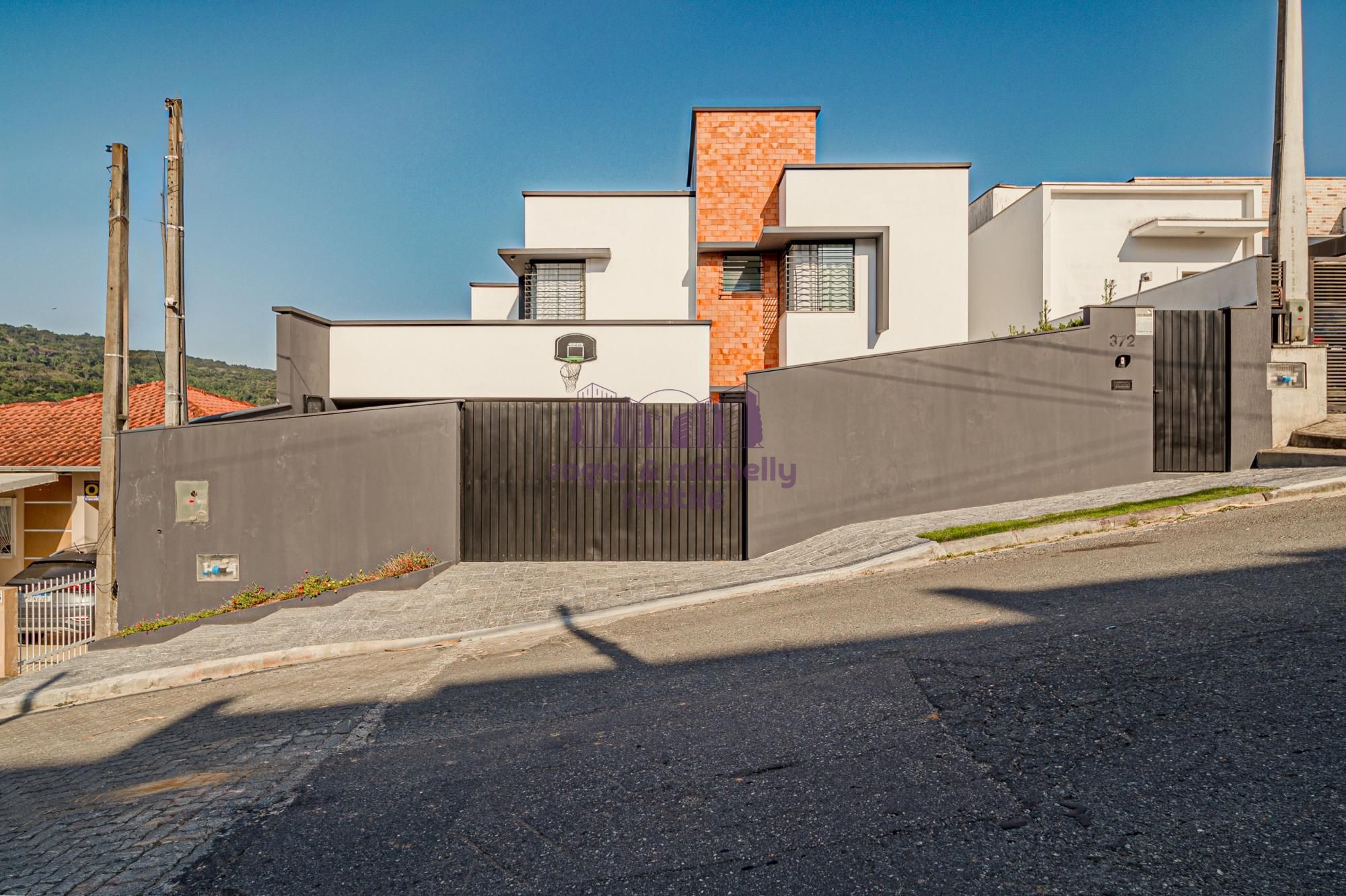 Casa à venda  no Bom Retiro - Joinville, SC. Imóveis