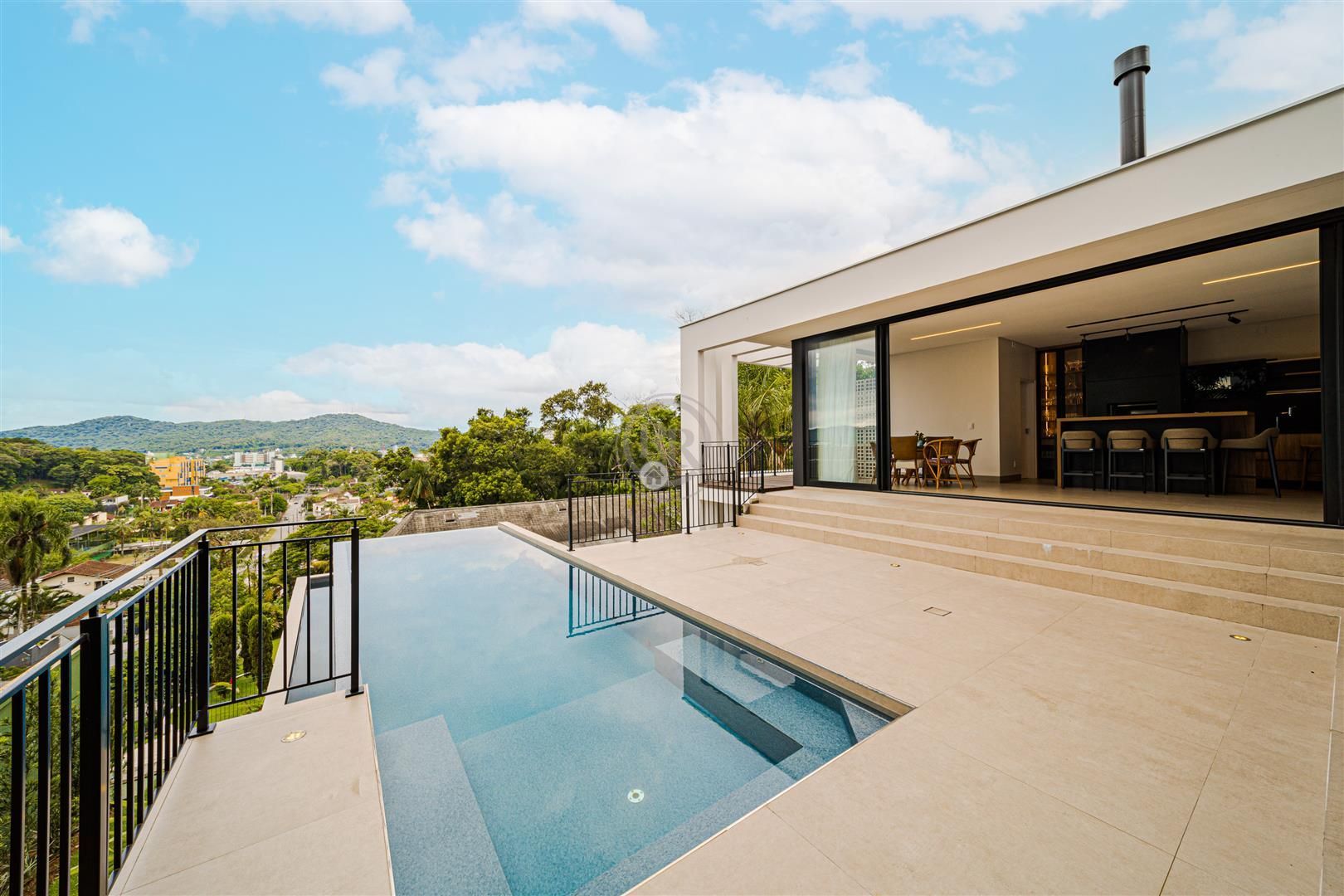 Casa à venda  no América - Joinville, SC. Imóveis