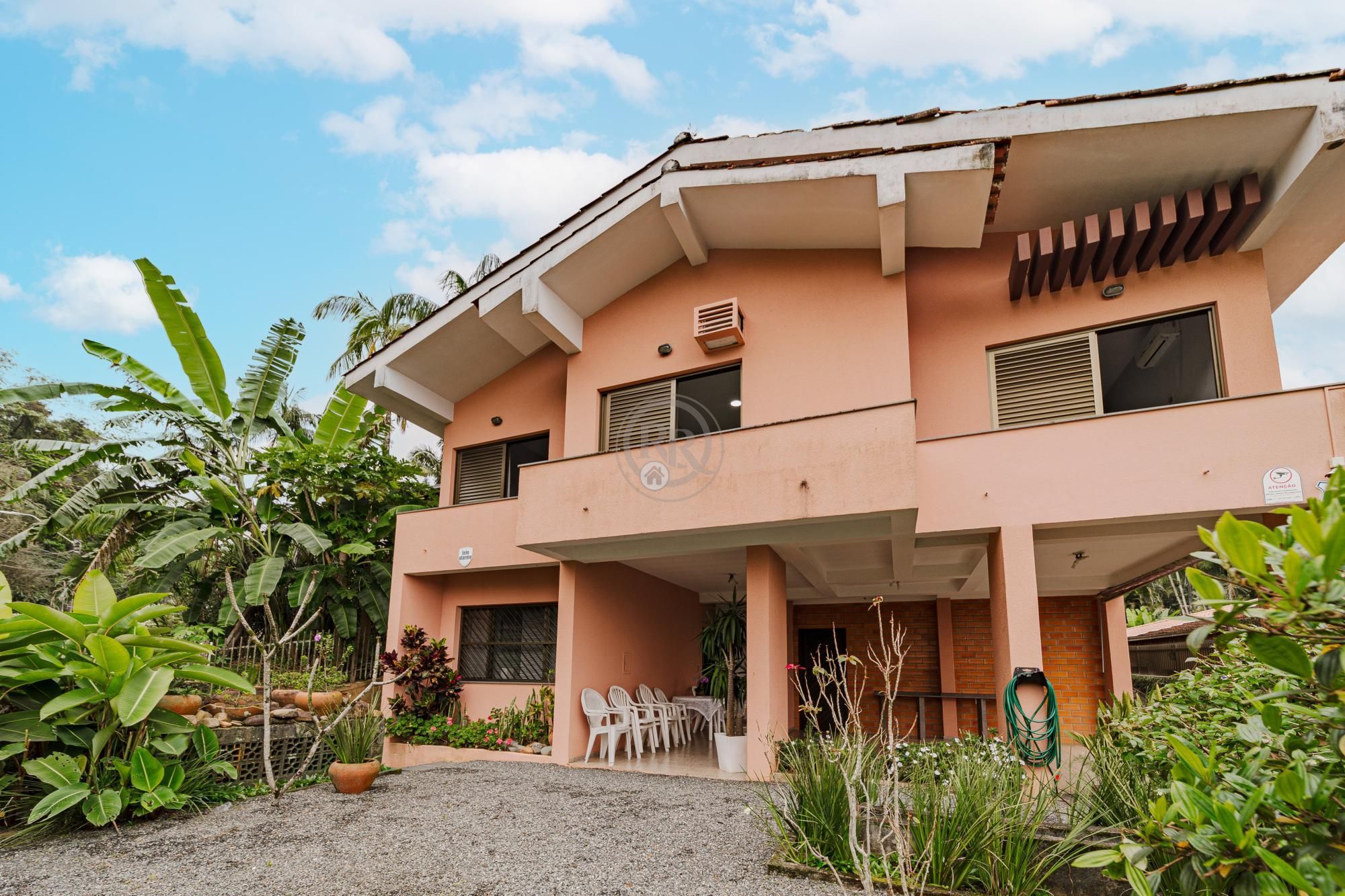 Casa à venda  no Saguaçu - Joinville, SC. Imóveis