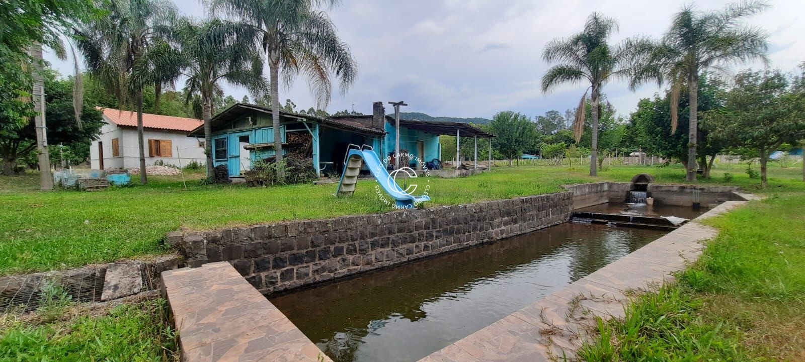 Chácara à venda com 2 quartos, 90m² - Foto 1