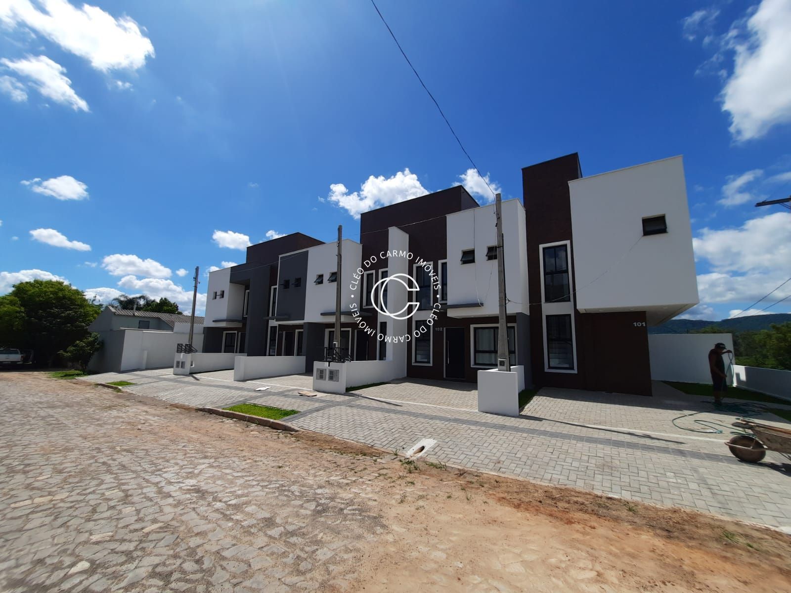 Casa à venda com 2 quartos, 84m² - Foto 1