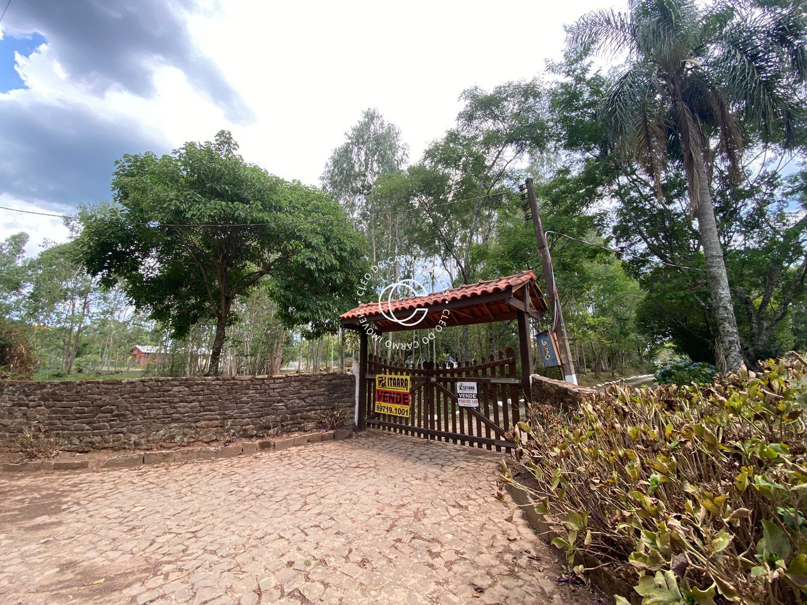 Chácara à venda com 4 quartos, 200m² - Foto 2