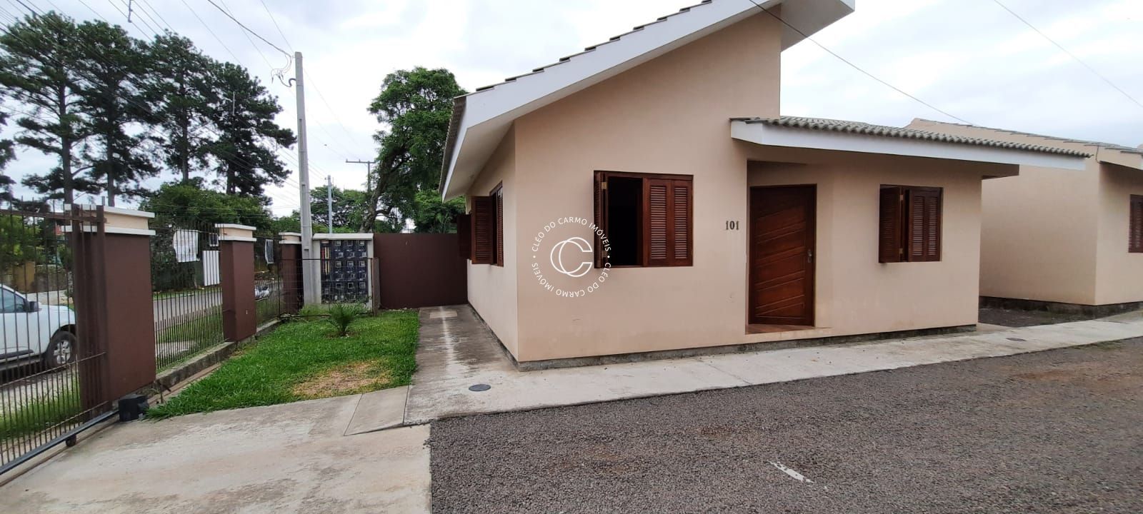Casa à venda com 2 quartos, 68m² - Foto 1