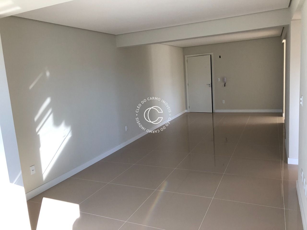 Apartamento à venda com 2 quartos, 80m² - Foto 2