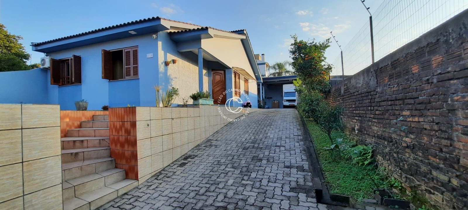 Casa à venda com 3 quartos, 182m² - Foto 1