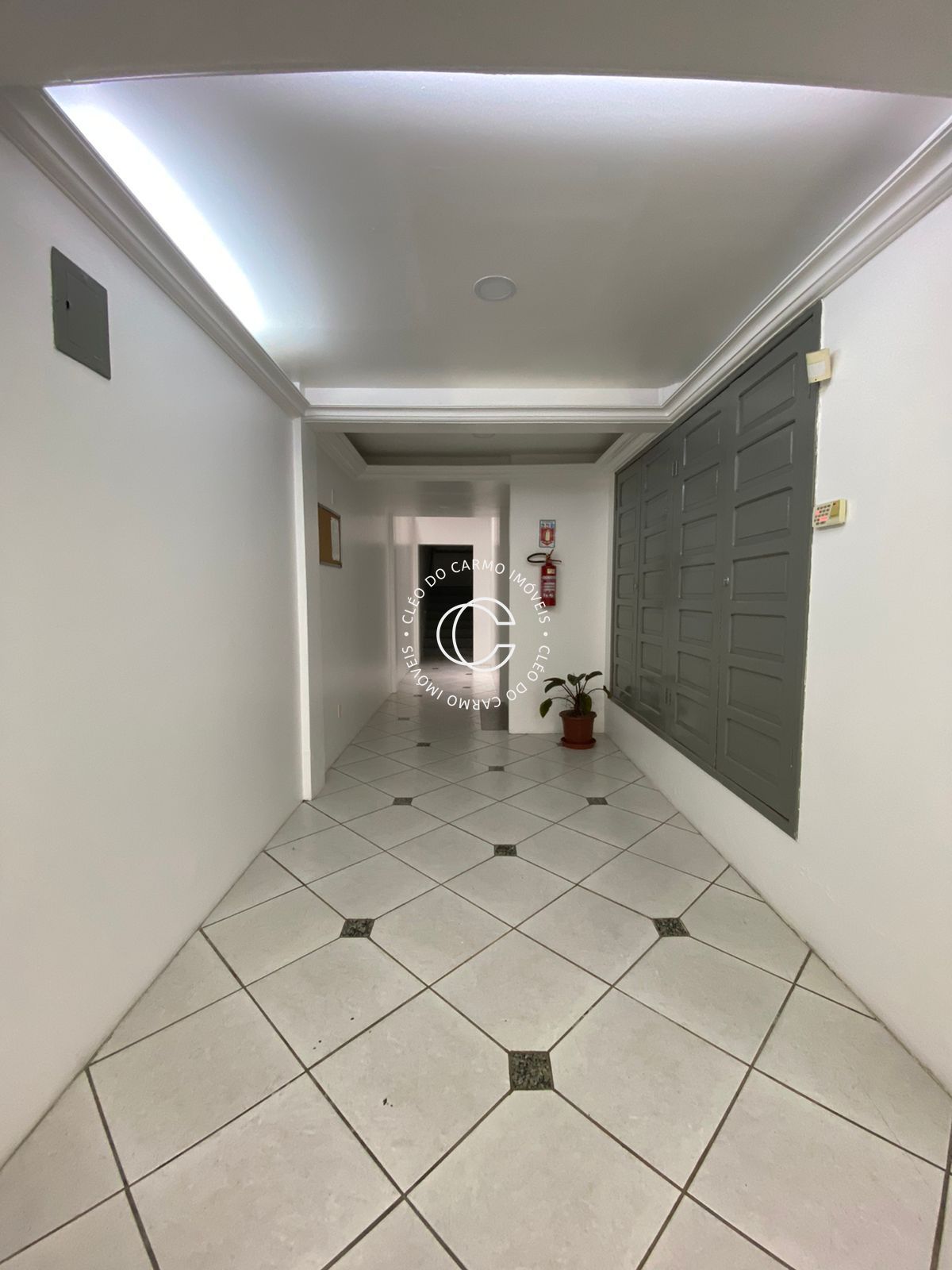 Apartamento à venda com 2 quartos, 100m² - Foto 2