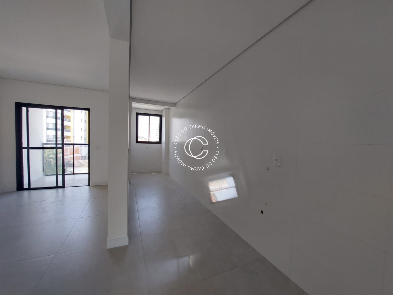 Apartamento à venda com 2 quartos, 76m² - Foto 2