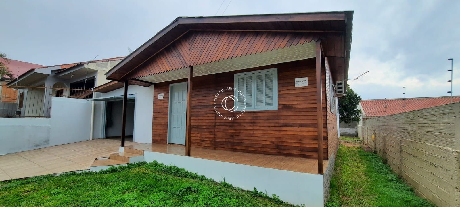 Casa à venda com 2 quartos, 110m² - Foto 1