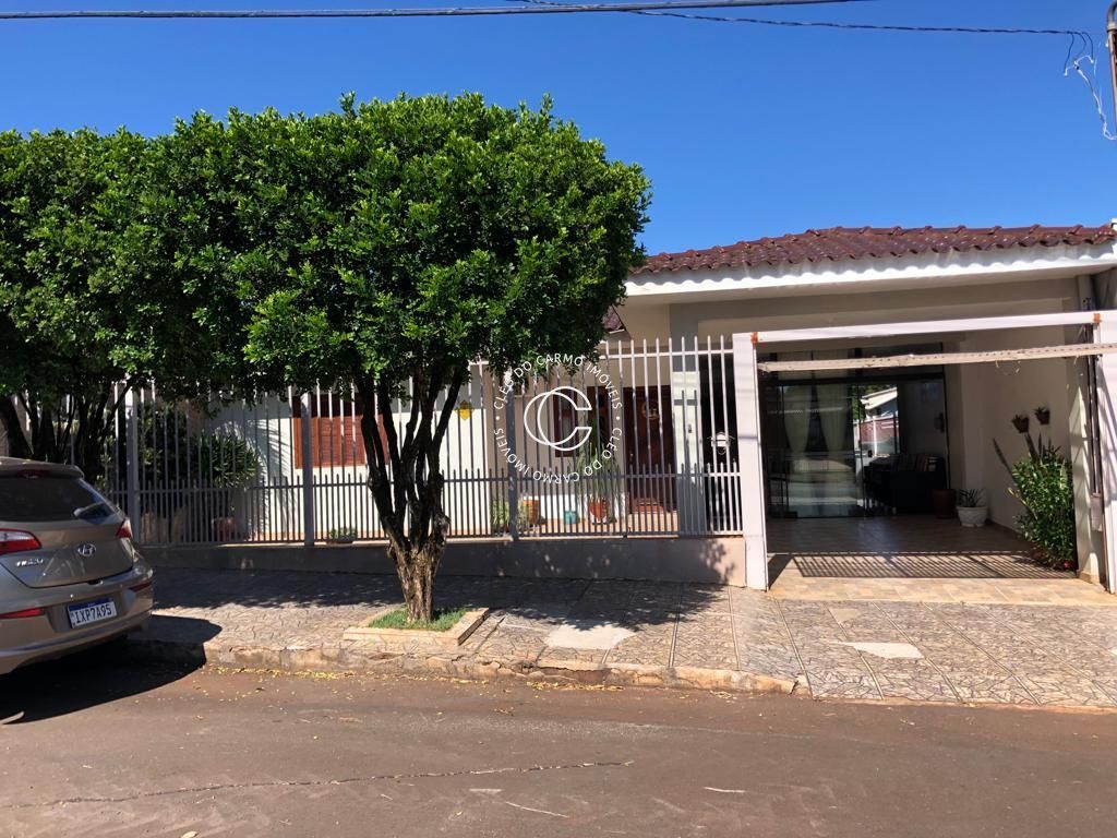 Casa à venda com 3 quartos, 290m² - Foto 1