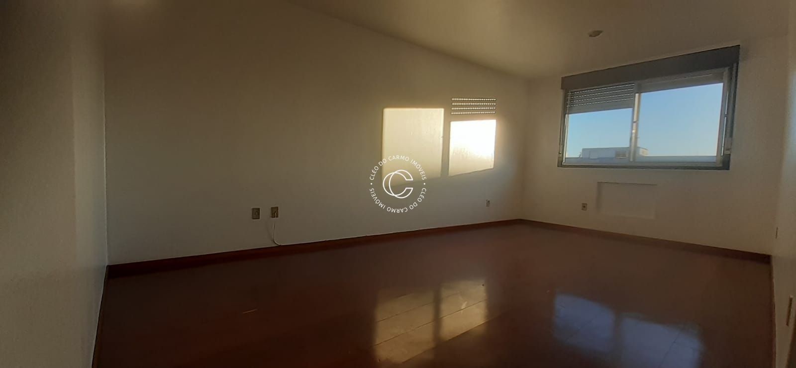 Apartamento à venda com 2 quartos, 75m² - Foto 2