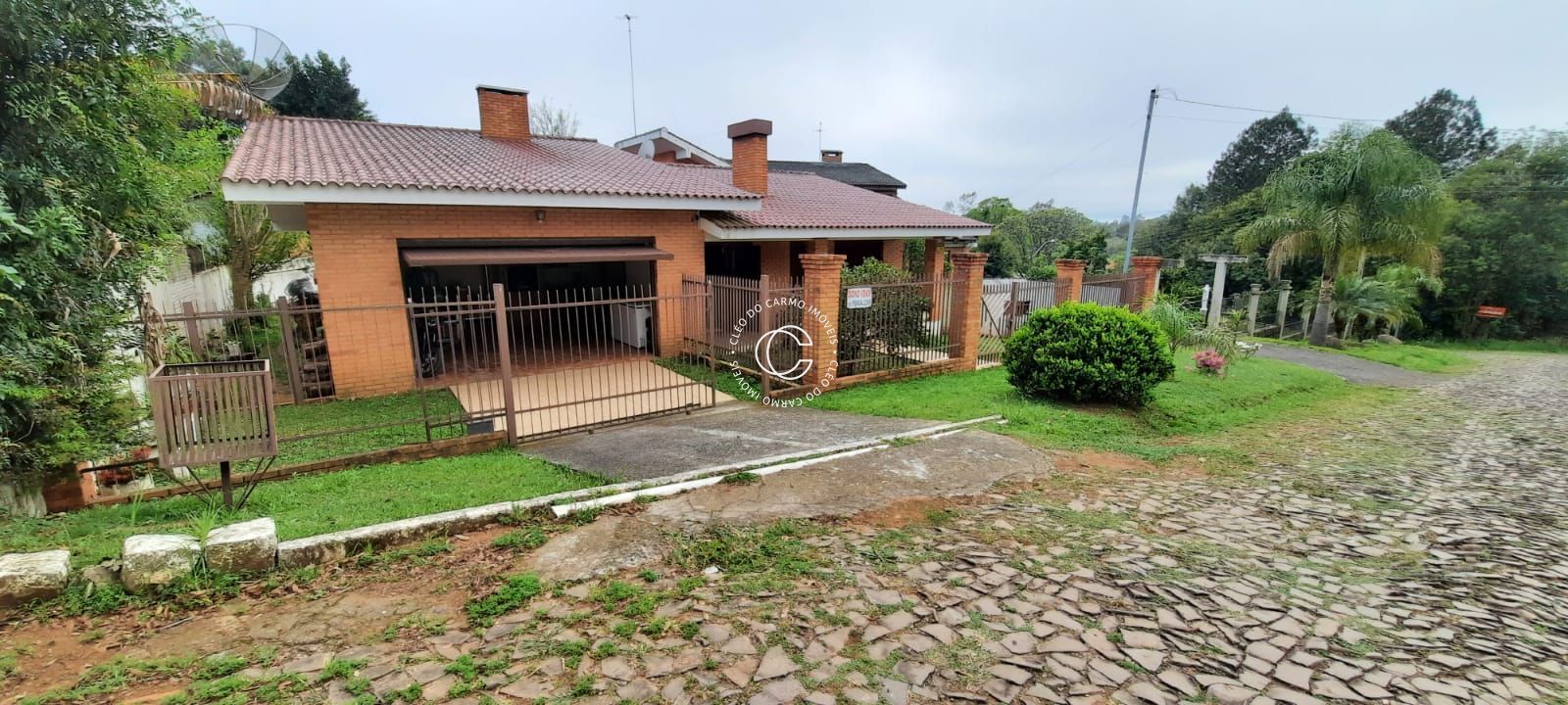 Casa à venda com 3 quartos, 188m² - Foto 1