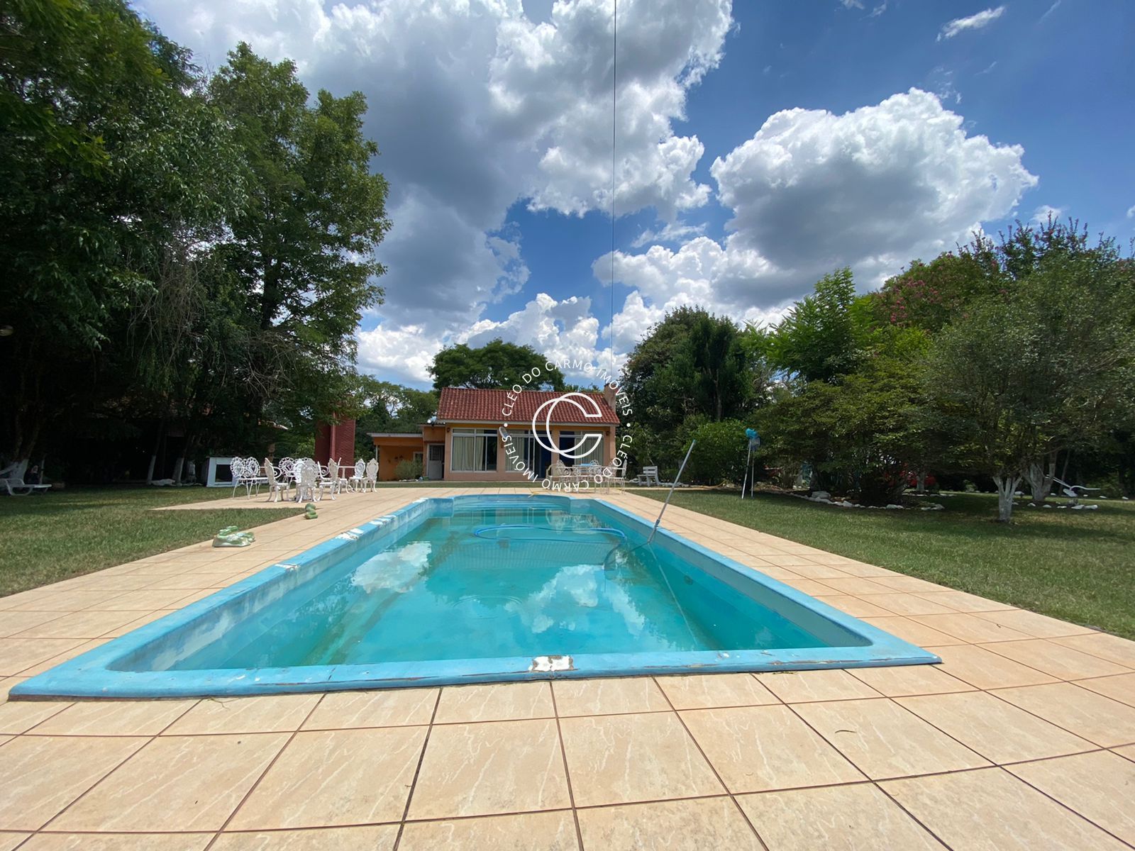 Chácara à venda com 4 quartos, 200m² - Foto 1