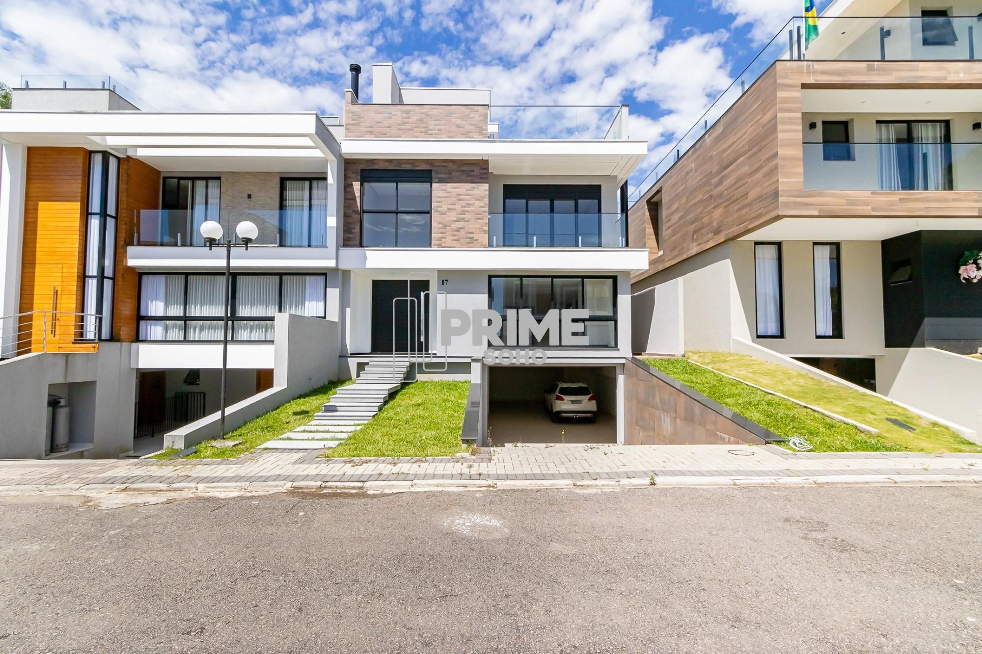 Casa de Condomínio com 354m², 3 dormitórios no bairro Campo Comprido em Curitiba para Comprar