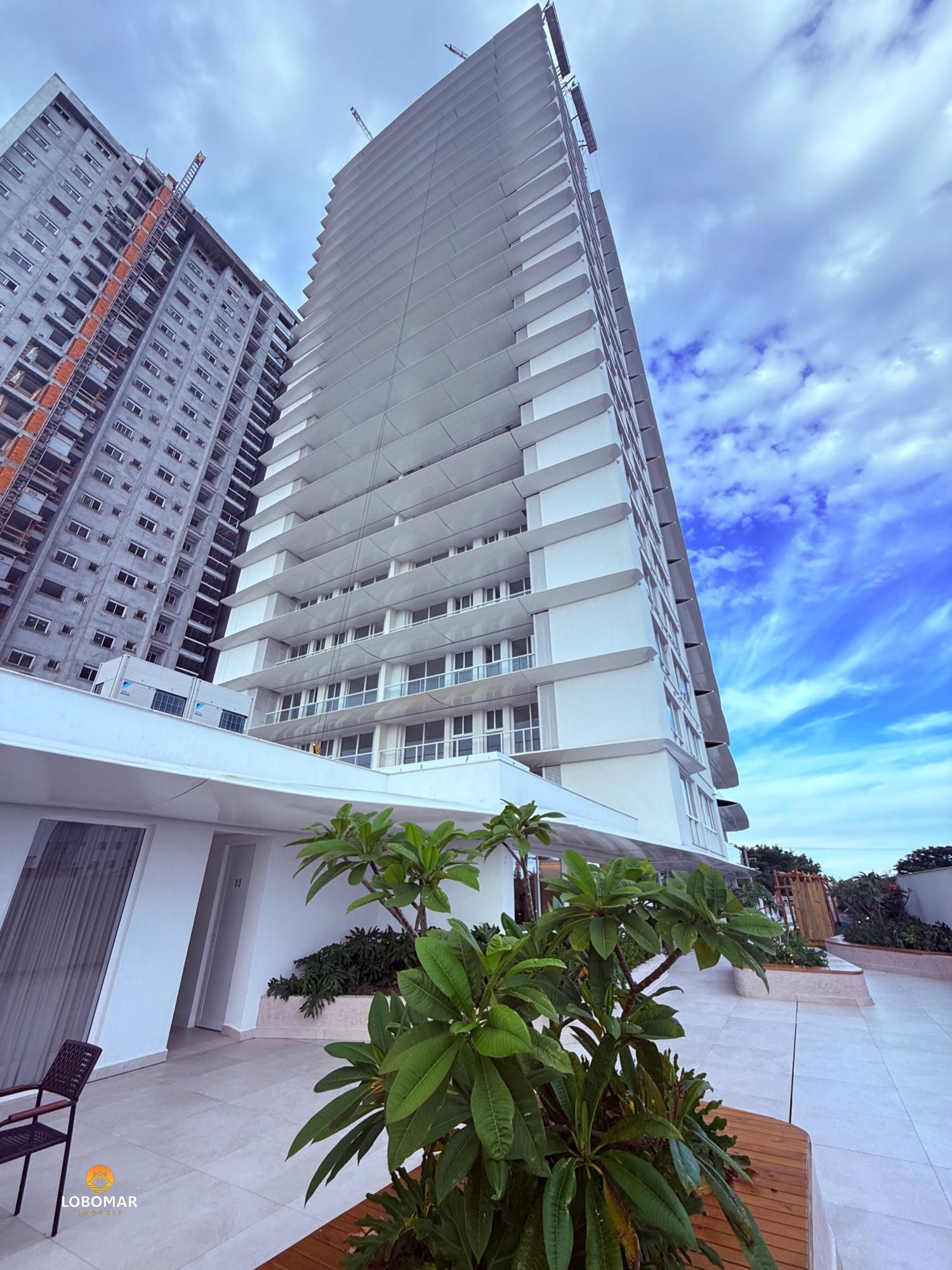 Apartamento alto padrão com 3 suítes, à 70m do mar - Centro - Balneário Piçarras - foto 1