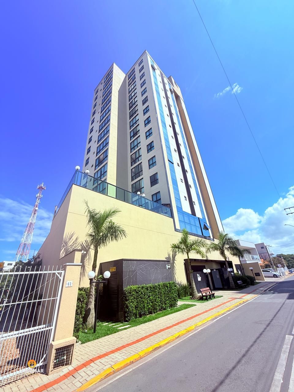 Apartamento de 2 suítes à 150 metros do mar, no centro de Piçarras/SC - foto 1