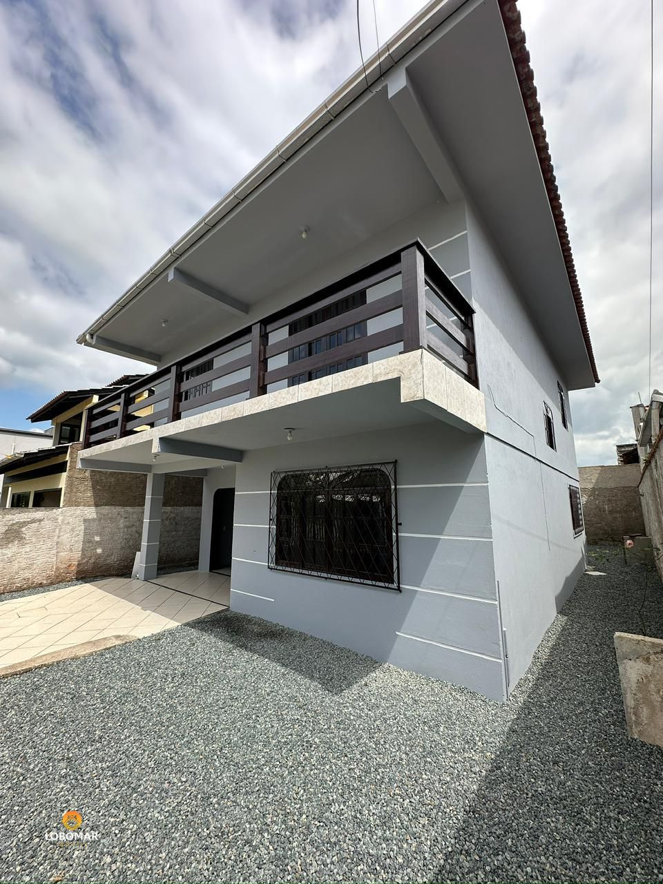 Casa com 3 dormitórios, à apenas 400m do mar, no Centro de Balneário Piçarras/sc - foto 1