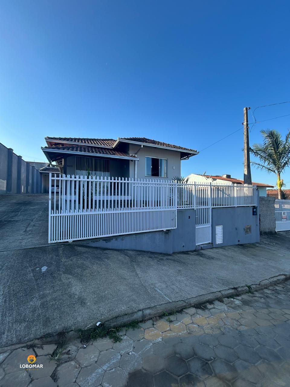 Casa sozinha no terreno com 3 dormitórios, sendo 1 suíte R$750,000, próximo a BR - foto 1